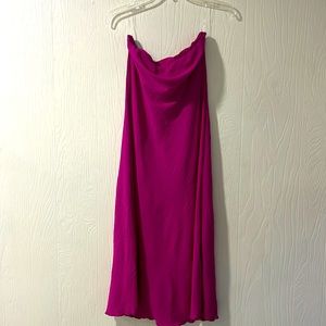 This dress is fuchsia pink hangs on the body, beautifully strapless, nwt